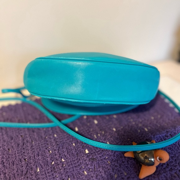 Laura Ashley 100% aqua leather round Crossbody - Picture 3 of 10